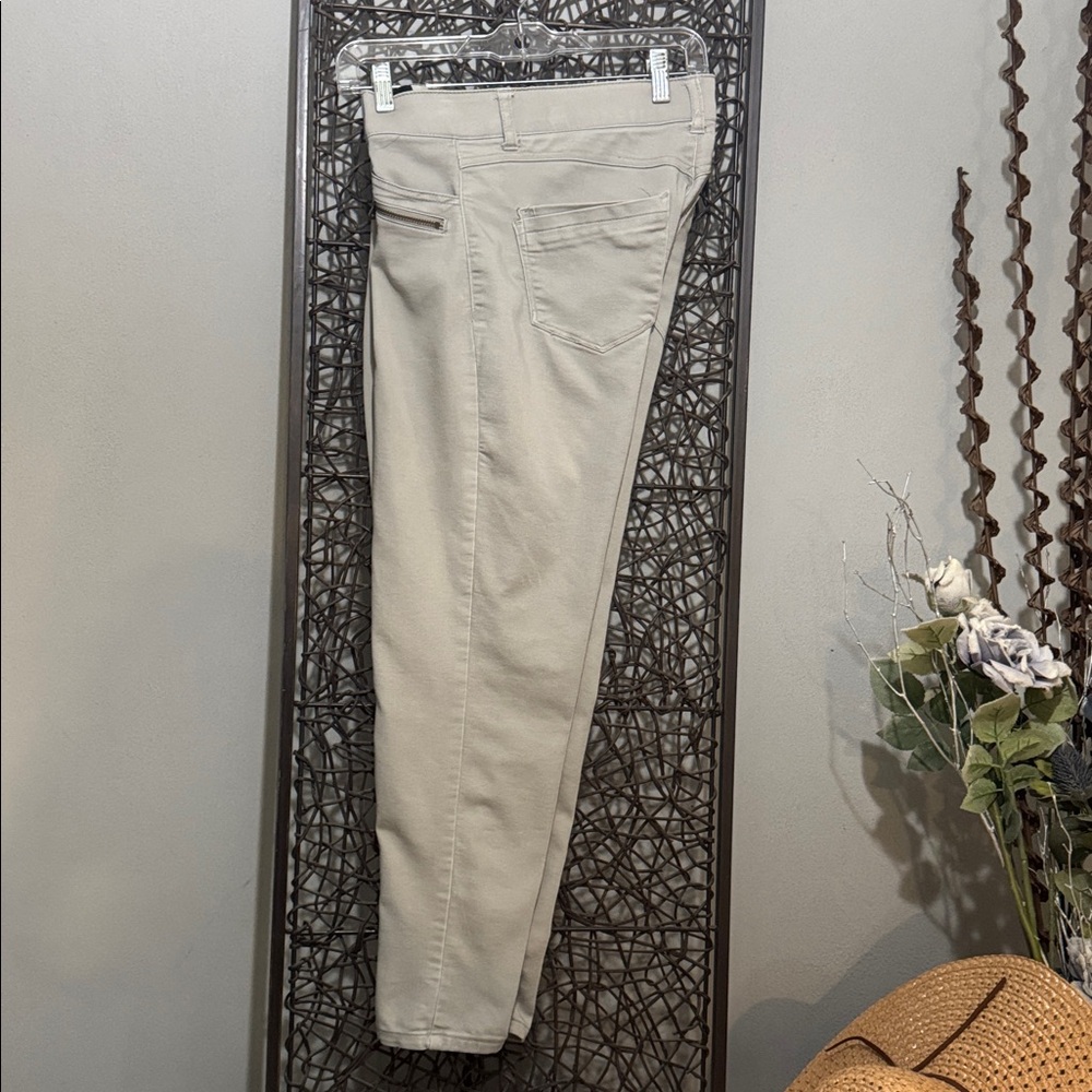 Democracy Ab Technology Crop Pants Size 6 Beige Stretch Zip Pocket Ankle Capri - Picture 4 of 8